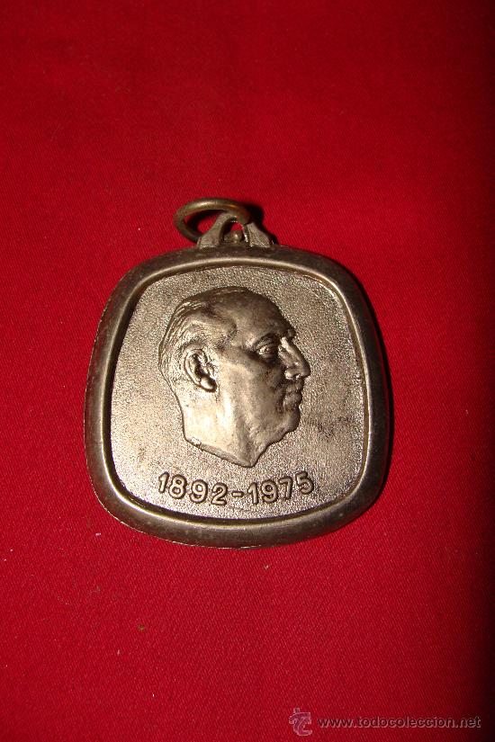 Llavero de metal con medalla del logotipo de Gucci de los años 60 en venta en