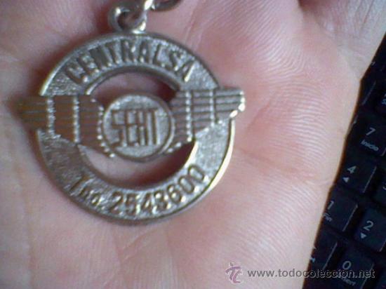 Coleccionismo de llaveros: Llavero antiguo coche Fiat SEAT Centralsa metal
