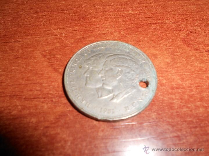 Coleccionismo de llaveros: MONEDA TALADRADA PARA LLAVERO: PR&Iacute;NCIPE DE GALES Y LADY DIANA SPENCER.