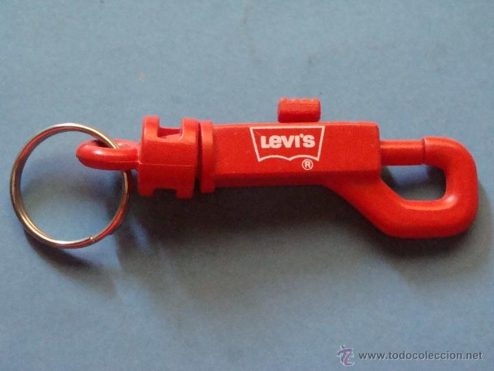 Coleccionismo de llaveros: LLAVERO DE VAQUEROS JEANS LEVIS. MOSQUET&Oacute;N. - Foto 1