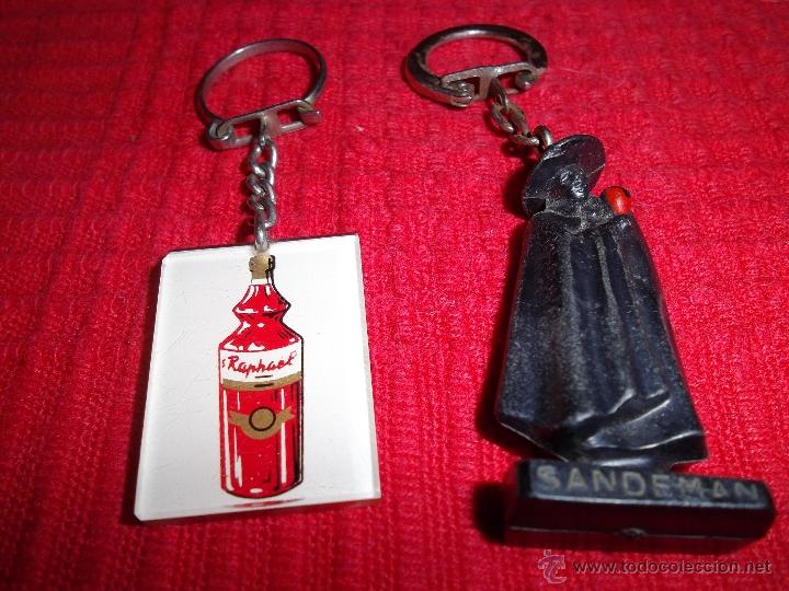 Coleccionismo de llaveros: RARO LOTE LLAVEROS SANDEMAN CAPA NEGRA ST RAPHAEL APERTIF LOGO PUBLICIDAD BEBIDA LICOR COLECCION