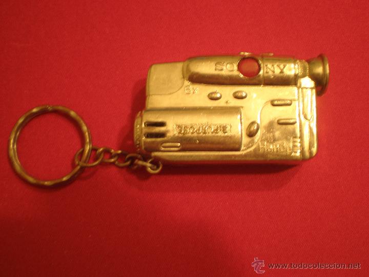 Collectionnisme de portes-cl&eacute;s: Llavero mechero vintage en forma de c&aacute;mara de la marca Sony.