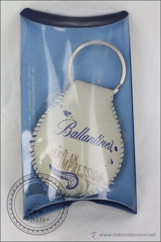 Colecionismo de porta-chaves: Llavero de Ballantines - Leave an Impression - Tela y Metal - Medidas 10,5 x 6,5 Cm Caja Original