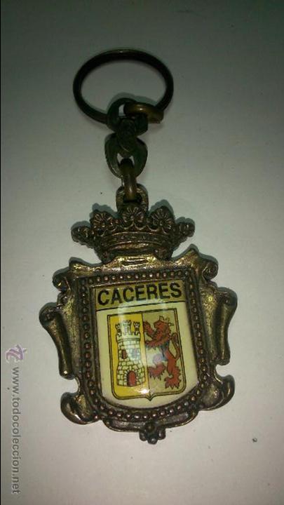 Collection of Keychains: antiguo llavero con el escudo de C&aacute;ceres