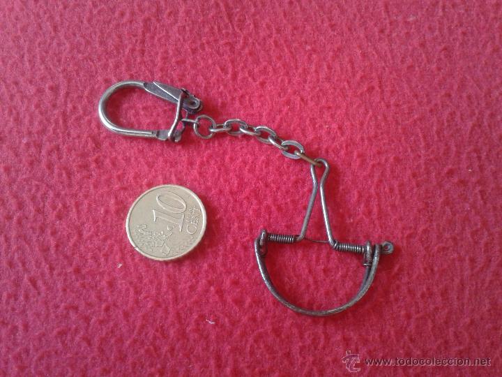 Coleccionismo de llaveros: LLAVERO KEYRING TENGO MAS LLAVEROS VEAN MIS LOTES MINIATURA DE CEPO COSTILLA PARA PAJAROS O SIMILAR