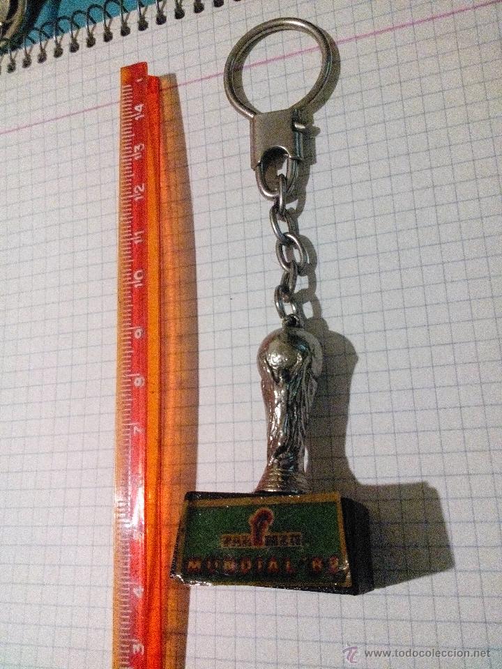 Coleccionismo de llaveros: ANTIGUO LLAVERO AFILA CON LA COPA DEL MUNDO DE ESPA&Ntilde;A 82 DE LA CASA FARMEN *