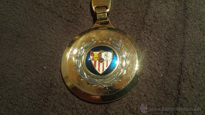 Collectionnisme de portes-cl&eacute;s: LLAVERO CON ESCUDO ESMALTADO EQUIPO SEVILLA CLUB FUTBOL  LLAVERO CHAPADO EN ORO DE CALIDAD