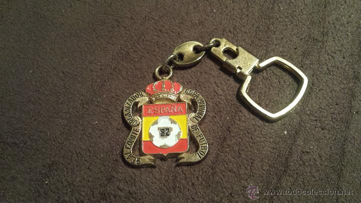 Sammlung von Schl&uuml;sselanh&auml;ngern: LLAVERO DEL MUNDIAL DE FUTBOL ESPA&Ntilde;A 82 CON BAL&Oacute;N Y COLORES DE LA BANDERA ESPA&Ntilde;OLA