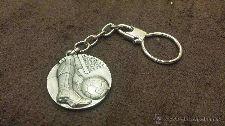 Sammlung von Schl&uuml;sselanh&auml;ngern: LLAVERO CON EMBLEMA DEPORTE FUTBOL