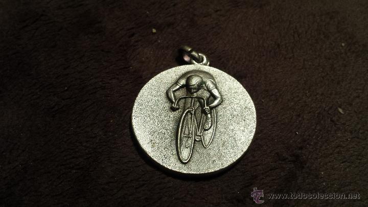 Sammlung von Schl&uuml;sselanh&auml;ngern: TIPO LLAVERO COLGANTE O MEDALLA CON EMBLEMA DEPORTE CICLISMO ( CORREDOR CICLISTA )