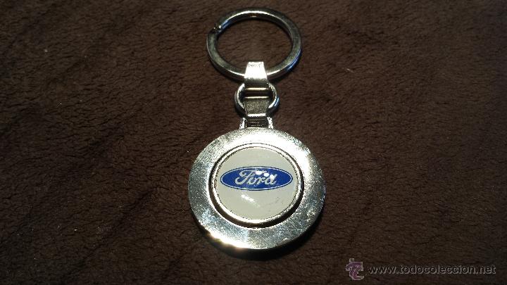 Sammlung von Schl&uuml;sselanh&auml;ngern: LLAVERO EMBLEMA COCHE FORD CON EL PATR&Oacute;N DE LOS CONDUCTORES SAN CRISTOBAL