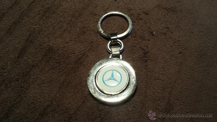 Sammlung von Schl&uuml;sselanh&auml;ngern: LLAVERO EMBLEMA COCHE MERCEDES  CON EL PATR&Oacute;N DE LOS CONDUCTORES SAN CRISTOBAL