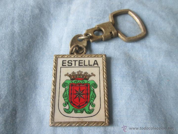 Sammlung von Schl&uuml;sselanh&auml;ngern: LLAVERO HERALDICO O MUNICIPIO O POBLACION ESTELLA (en una CARA) NAVARRA (en la otra CARA)