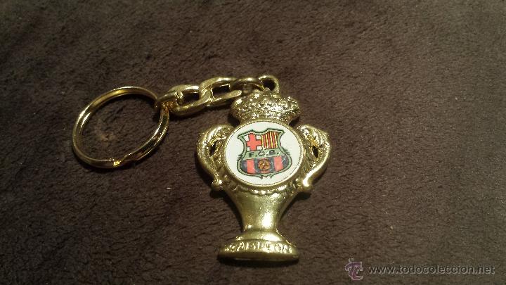 Sammlung von Schl&uuml;sselanh&auml;ngern: LLAVERO ESCUDO EQUIPO FUTBOL CLUB BARCELONA ( Y ESTADIO CAMP NOU)