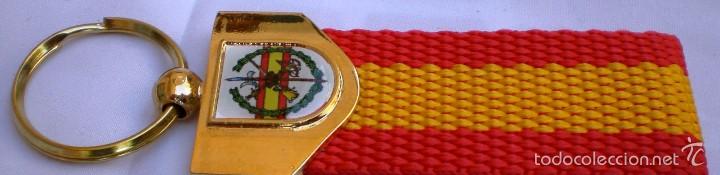 Coleccionismo de llaveros: LLAVERO ESCUDO LEGION EN METAL DORADO BANDERA DE ESPA&Ntilde;A NYLON