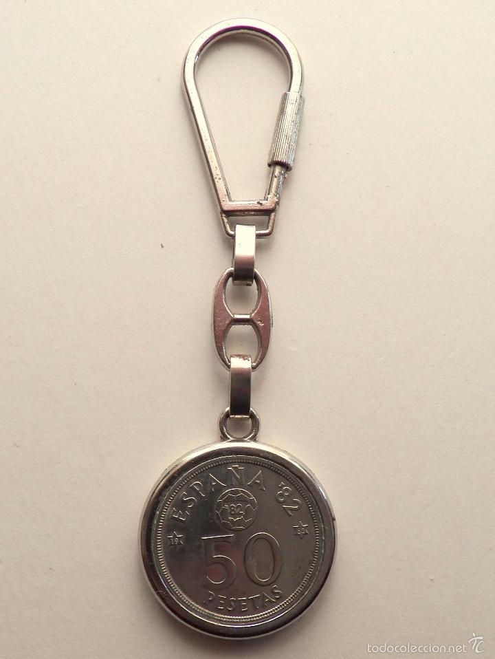 Coleccionismo de llaveros: LLAVERO MUNDIAL ESPA&Ntilde;A '82 1982 - MONEDA 50 y 5 PESETAS (1980)