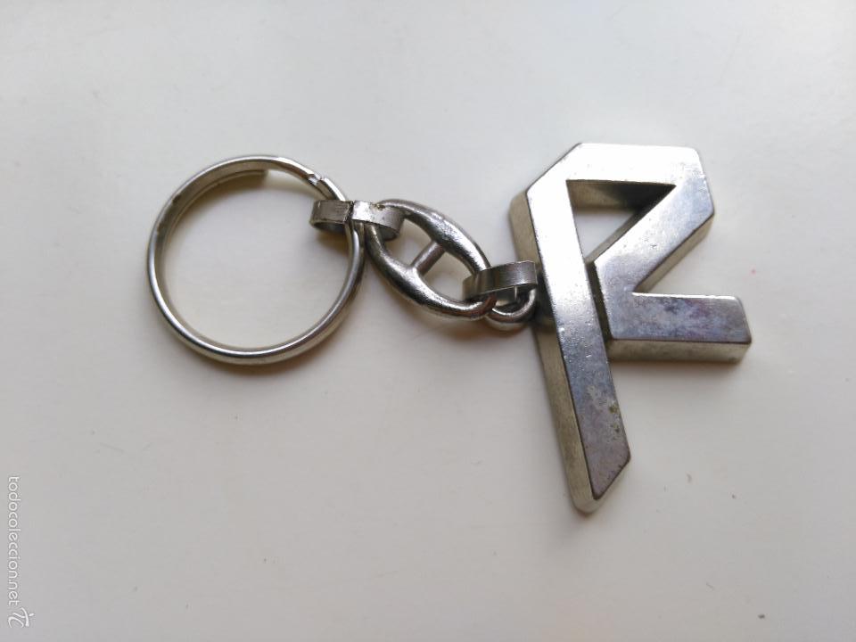 Collection of Keychains: llavero con la letra R. Metal