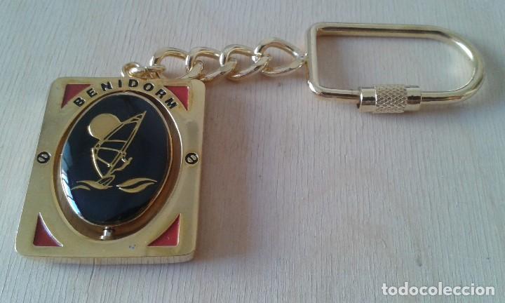 Coleccionismo de llaveros: Llavero Promocional Metal dorado -- Benidorm -- Alicante --
