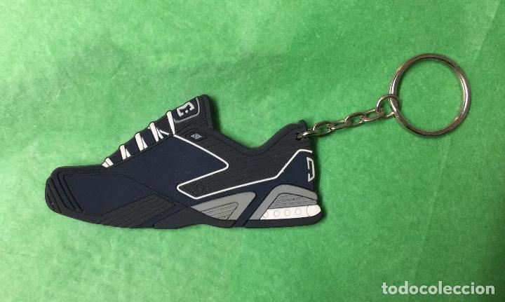Coleccionismo de llaveros: Llavero zapatilla de Skate - Firma de los Skaters Danny Way y Col&iacute;n McKay - Monopat&iacute;n