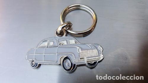 Collection of Keychains: llavero ford consul