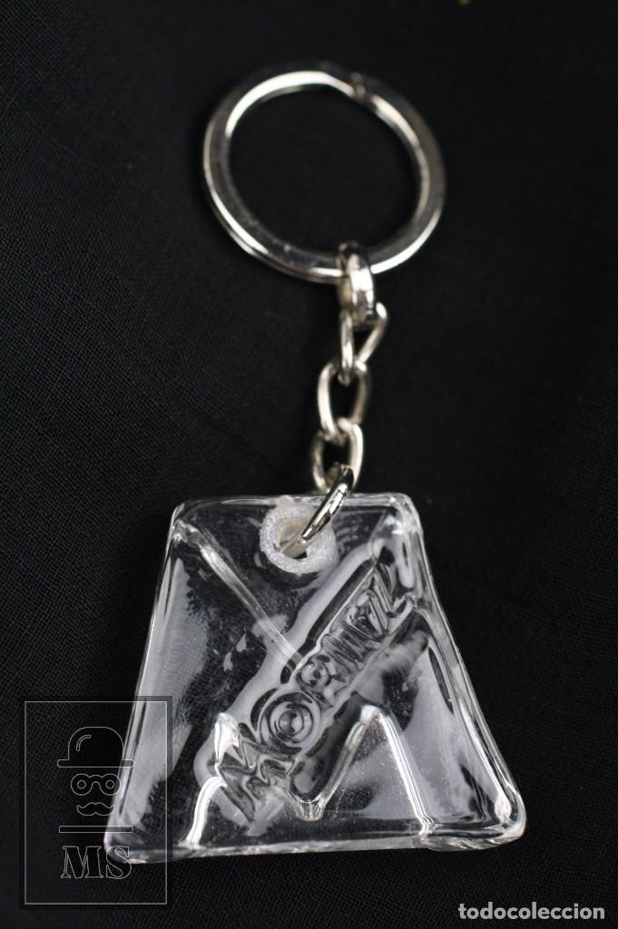 Coleccionismo de llaveros: Llavero Publicitario de Cristal - Cerveza Moritz - Medidas 4,5 x 4 cm
