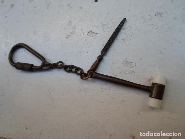 Sammlung von Schl&uuml;sselanh&auml;ngern: LLAVERO CON HERRAMIENTAS,MAZA DE GOMA Y ESCOFINA