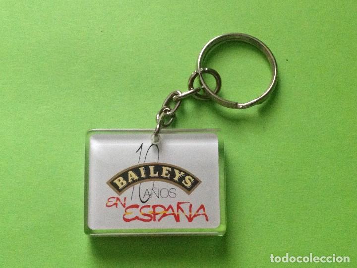 Coleccionismo de llaveros: LLAVERO - BAILEYS 10 A&Ntilde;OS EN ESPA&Ntilde;A - LICOR BEBIDA WHISKY CO&Ntilde;AC BRANDY