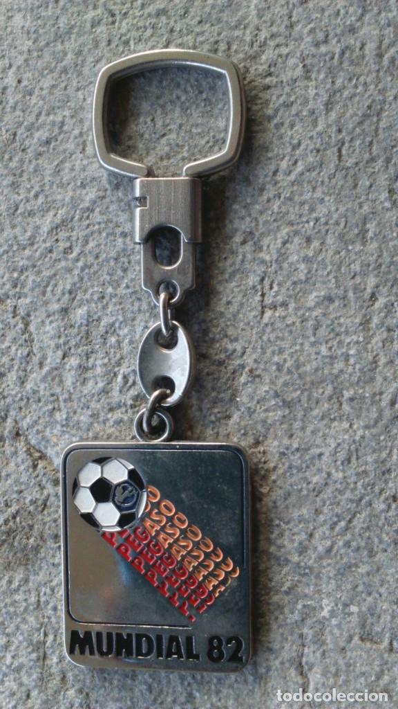 Collectionnisme de portes-cl&eacute;s: Llavero Truck camion Pegaso Mundial F&uacute;tbol Espa&ntilde;a 1982