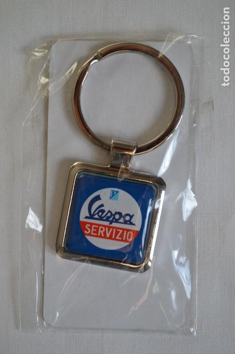 Coleccionismo de llaveros: Bonito llavero met&aacute;lico con im&aacute;genes vintage en resina de la marca Vespa. romanjuguetesymas.