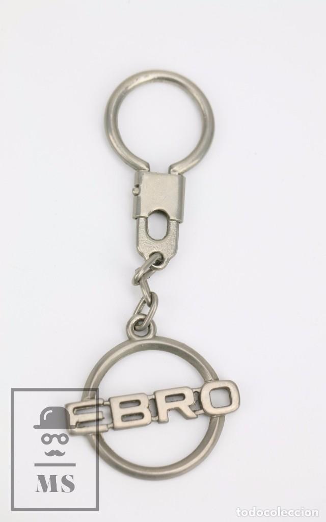 Colecionismo de porta-chaves: Llavero Publicitario de Metal - Autom&oacute;viles Ebro - Medidas 4 x 3 cm