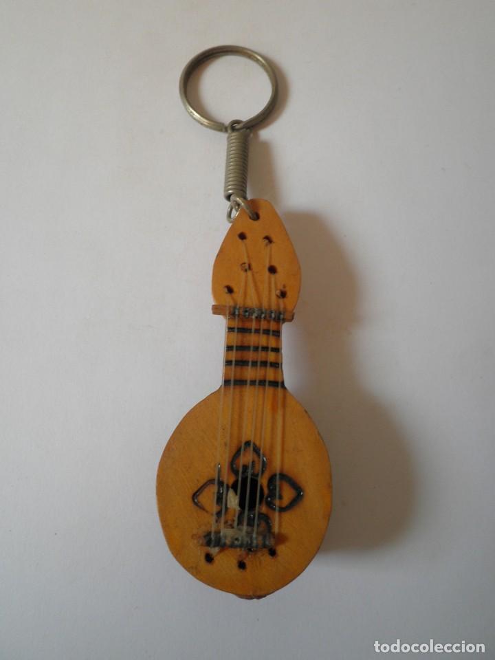 Colecionismo de porta-chaves: LLAVERO ANTIGUO GUITARRA MADERA