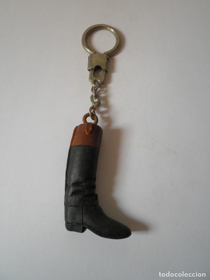 Collection of Keychains: LLAVERO ANTIGUO BOTA