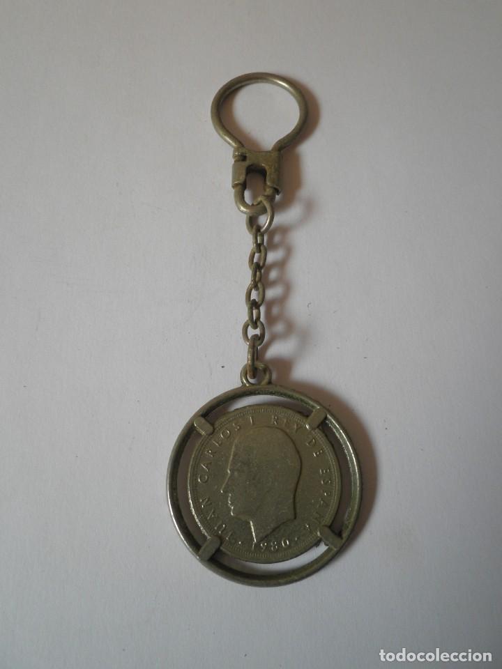 Colecionismo de porta-chaves: LLAVERO ANTIGUO MONEDA 50 PESETAS MUNDIAL 82 JUAN CARLOS PRIMERO
