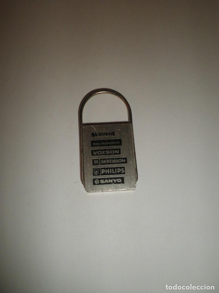 Collection of Keychains: LLAVERO ANTIGUO PUBLICIDAD AUTO RADIO SONOMOVIL TARRAGONA