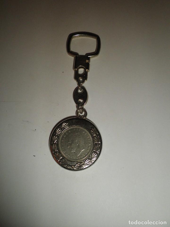 Collection of Keychains: LLAVERO ANTIGUO MONEDA JUAN CARLOS I REY DE ESPA&Ntilde;A