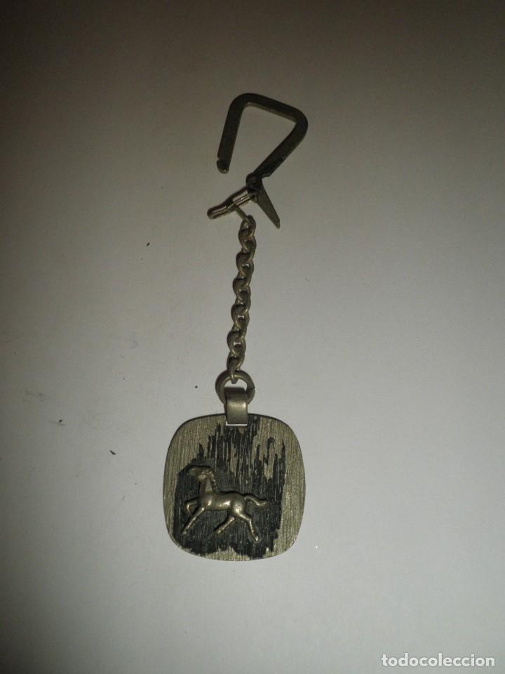 Collection of Keychains: LLAVERO ANTIGUO CABALLO