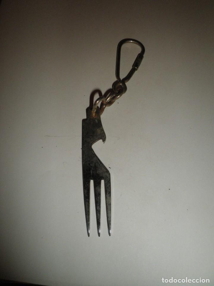 Collection of Keychains: LLAVERO ANTIGUO TENEDOR