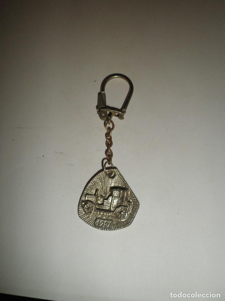 Collection of Keychains: LLAVERO ANTIGUO COCHE EPOCA 1907