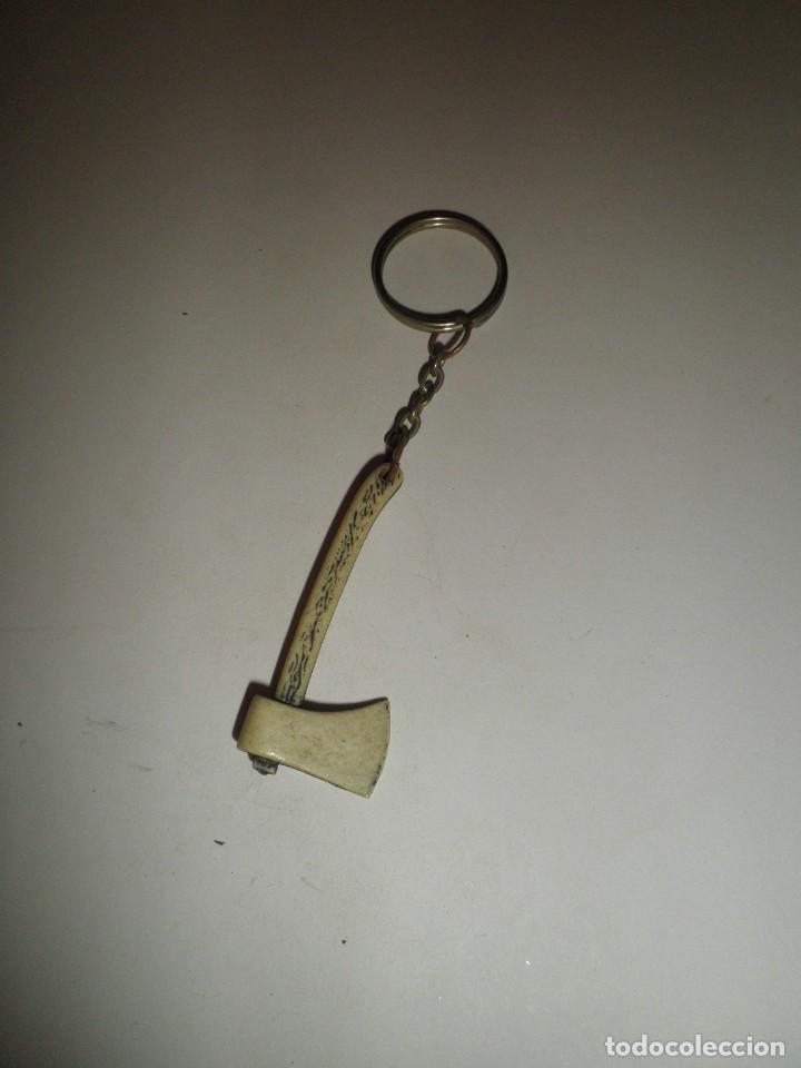 Coleccionismo de llaveros: LLAVERO ANTIGUO HACHA - Foto 1