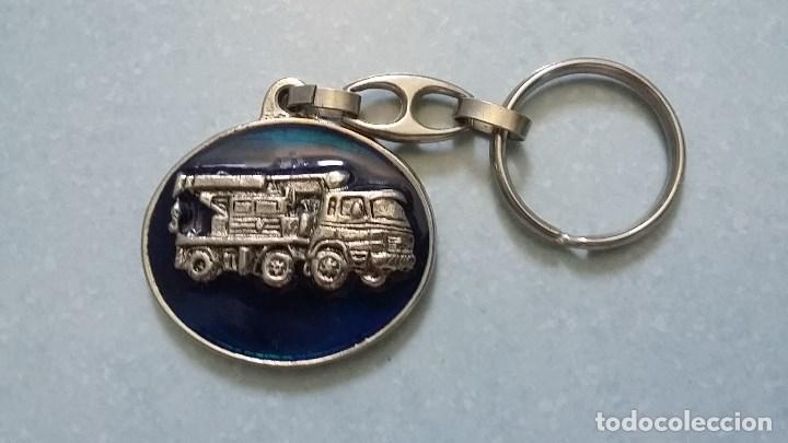Coleccionismo de llaveros: Llavero usado original gruas Grufer con un camion Dodge Barreiros grabado. Aut&eacute;ntico.