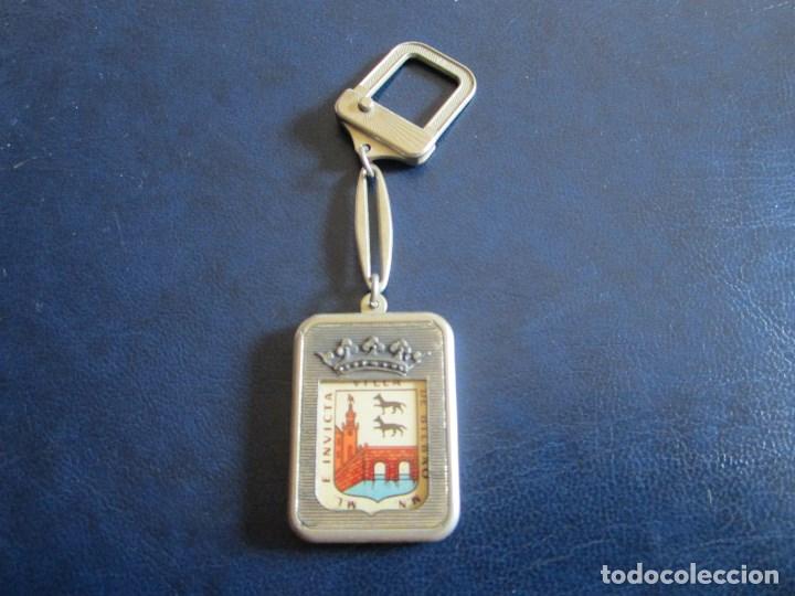 Collection of Keychains: LLAVERO RECUERDO DE BILBAO, A&Ntilde;OS OCHENTA