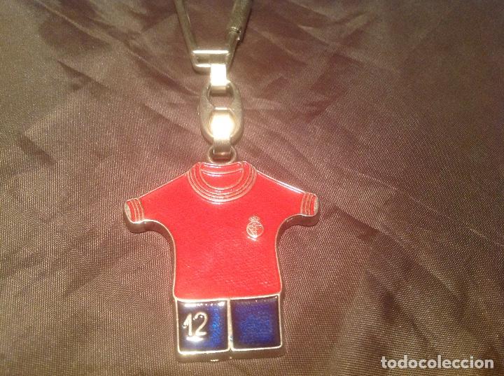 Coleccionismo de llaveros: Llavero Campeonatos Mundiales de F&uacute;tbol 1982 camiseta con el n&uacute;mero 12 y una peseta conmemorativa