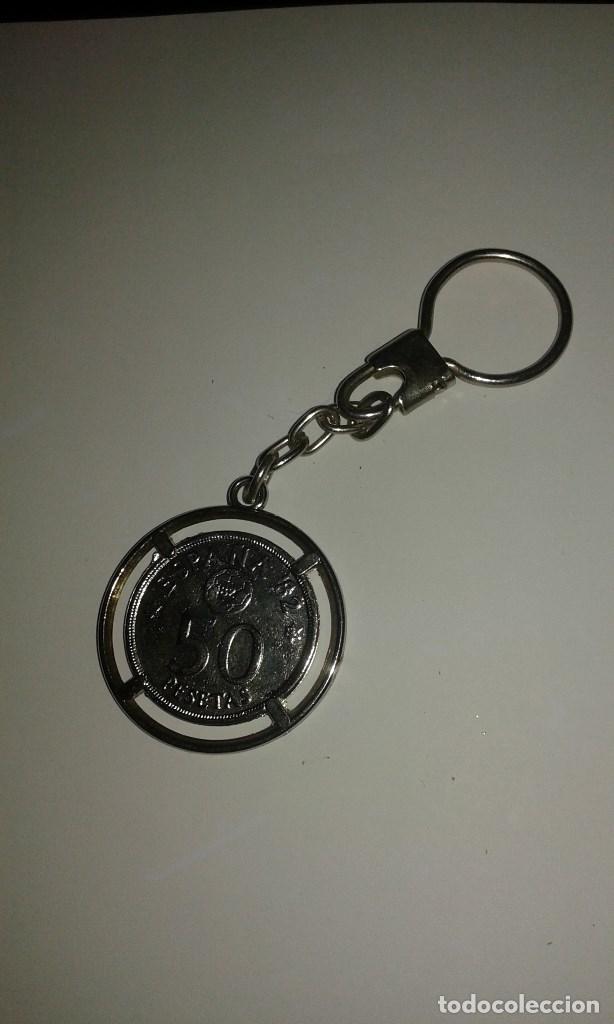 Coleccionismo de llaveros: LLAVERO CON MONEDA DE 50 PESETAS PROMOCIONAL MUNDIAL DE FUTBOL ESPA&Ntilde;A 1982