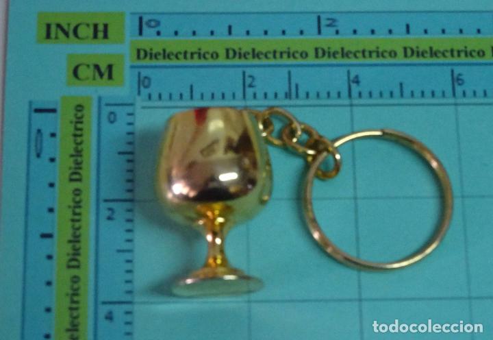 Coleccionismo de llaveros: LLAVERO COPA DE VINO DORADA - Foto 1