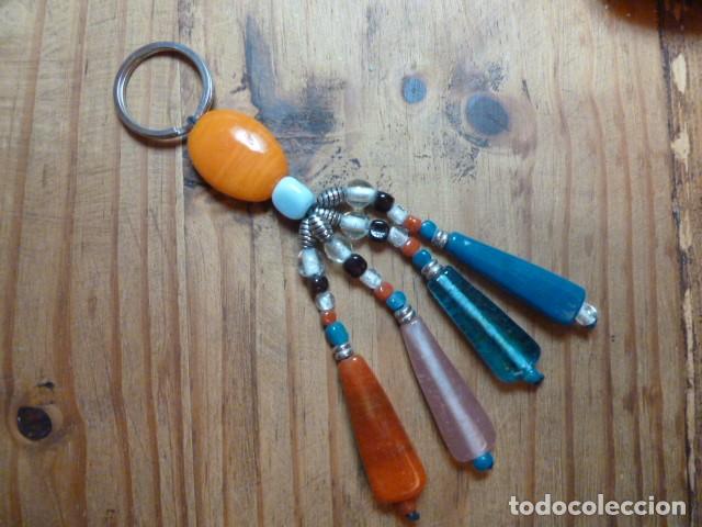 Coleccionismo de llaveros: Original llavero hippy. Piedras de colores