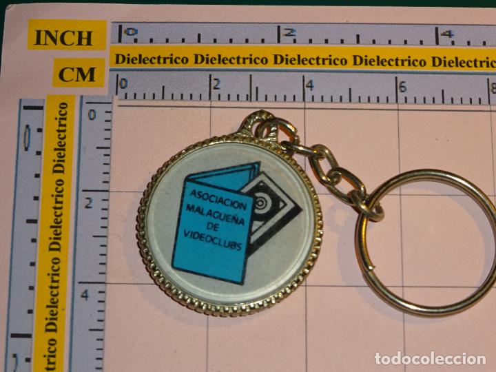 Sammlung von Schl&uuml;sselanh&auml;ngern: LLAVERO ASOCIACI&Oacute;N MALAGUE&Ntilde;A DE VIDEOCLUBS. M&Aacute;LAGA VIDEOCLUB