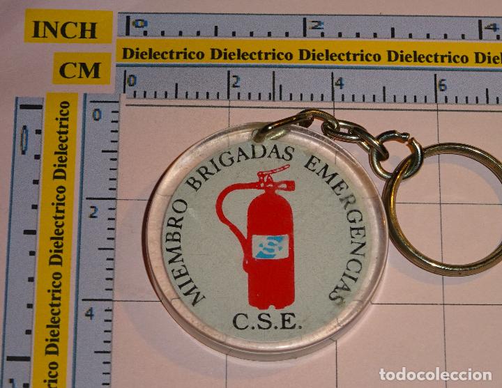 Collectionnisme de portes-cl&eacute;s: LLAVERO EMPRESA EL&Eacute;CTRICA SEVILLANA. MIEMBRO BRIGADAS EMERGENCIAS CONTRAINCENDIOS. EXTINTOR