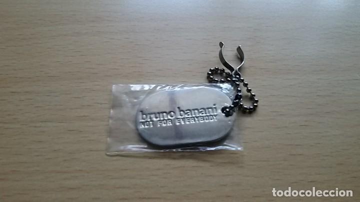 Coleccionismo de llaveros: PLACA MET&Aacute;LICA PERFUME BRUNO BANANI - Foto 1