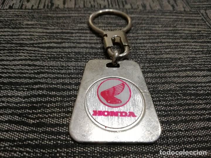 Coleccionismo de llaveros: LLAVERO VINTAGE MET&Aacute;LICO DE HONDA (PESO: 13 GRAMOS)