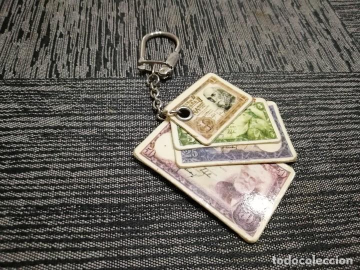Coleccionismo de llaveros: LLAVERO VINTAGE DE BILLETES ESPA&Ntilde;OLES DE CART&Oacute;N &middot; PESO: 5 GRAMOS